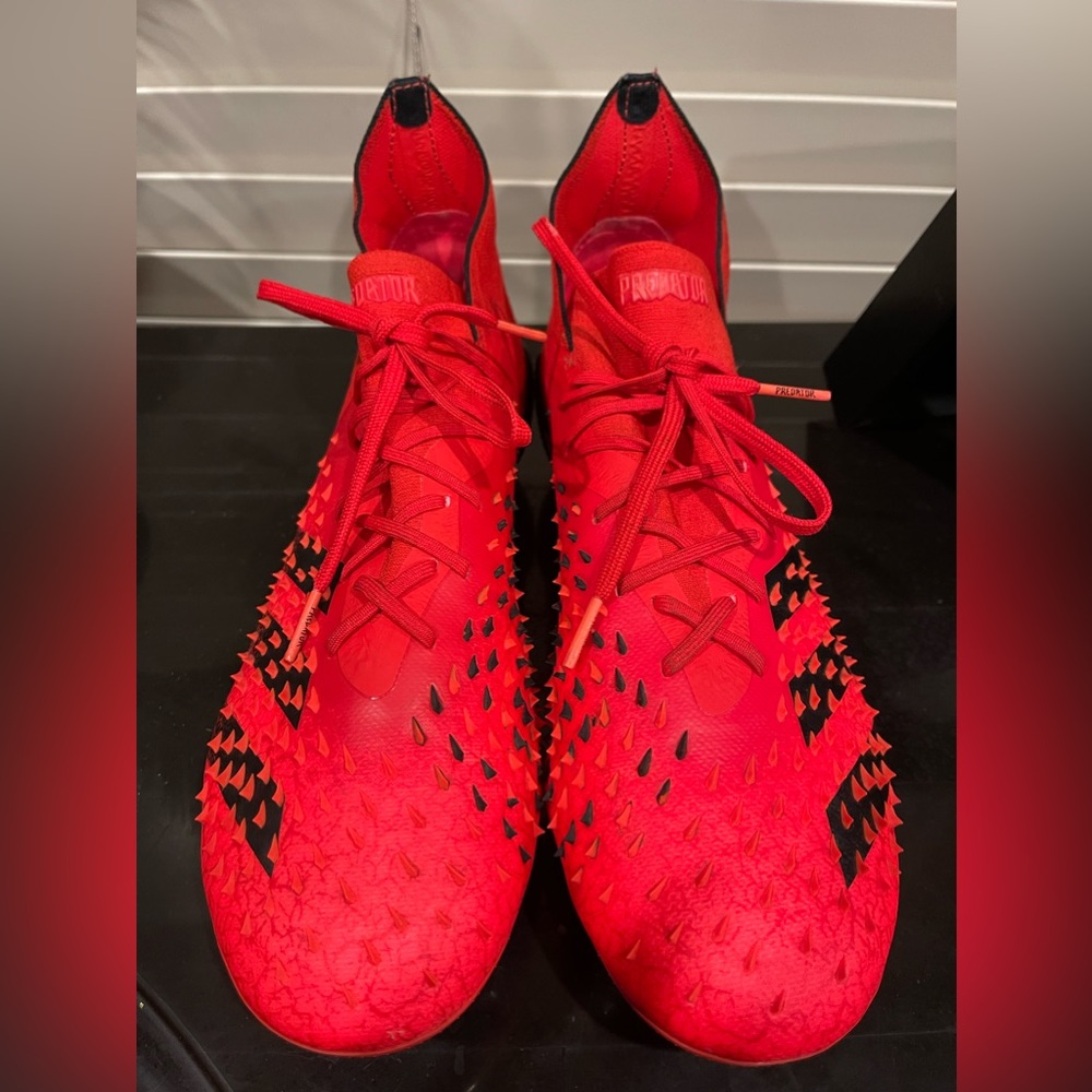 Men 8.5 Adidas Predator Demonskin cleats !!!!